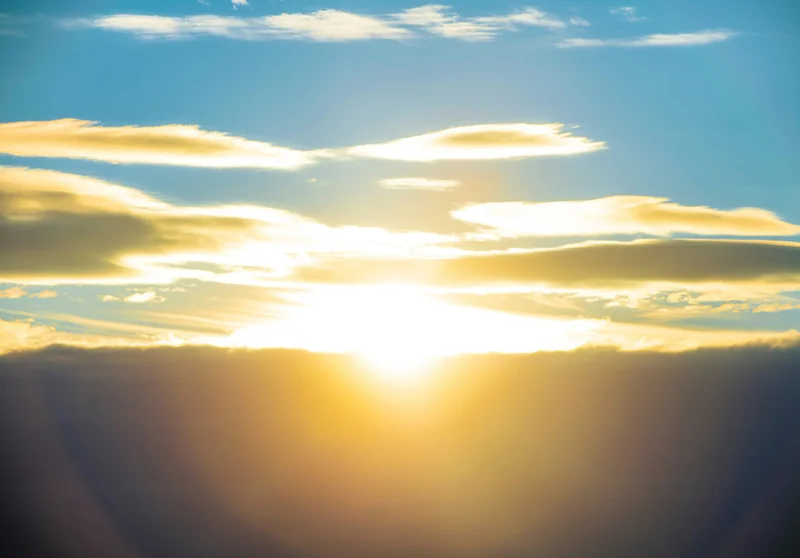 Komposisi bentuk sederhana dengan nuansa biru